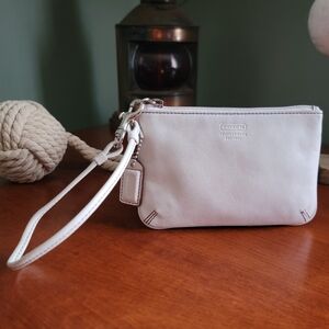 Coach White Leather Embossed Wristlet Y2K Vintage Bag